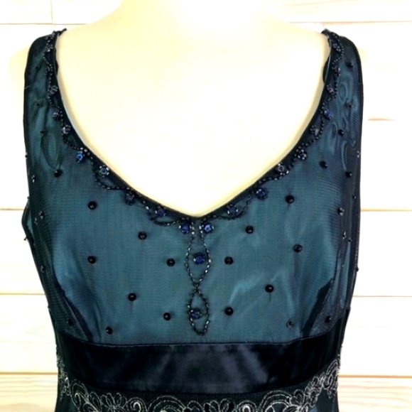 ADRIANNA PAPELL EMBROIDERED DRESS, GEORGEOUS! - Picture 2 of 5
